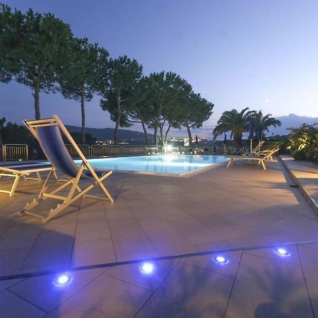 Il Porto Trilocale Nr.7 Διαμέρισμα Porto Azzurro Εξωτερικό φωτογραφία