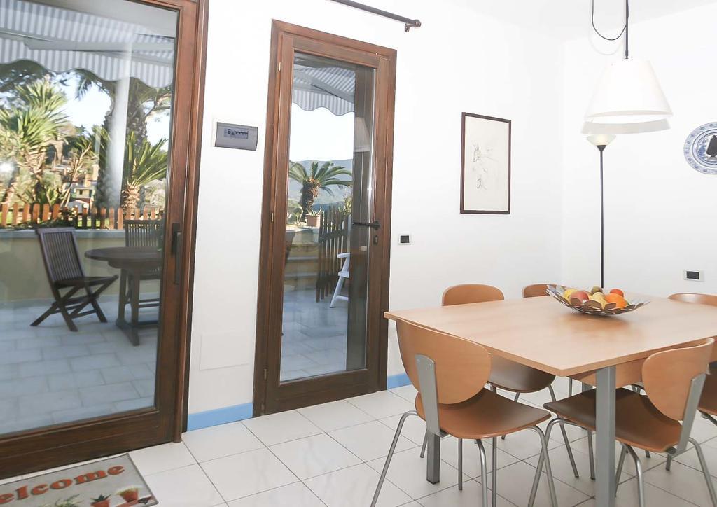 Il Porto Trilocale Nr.7 Διαμέρισμα Porto Azzurro Εξωτερικό φωτογραφία