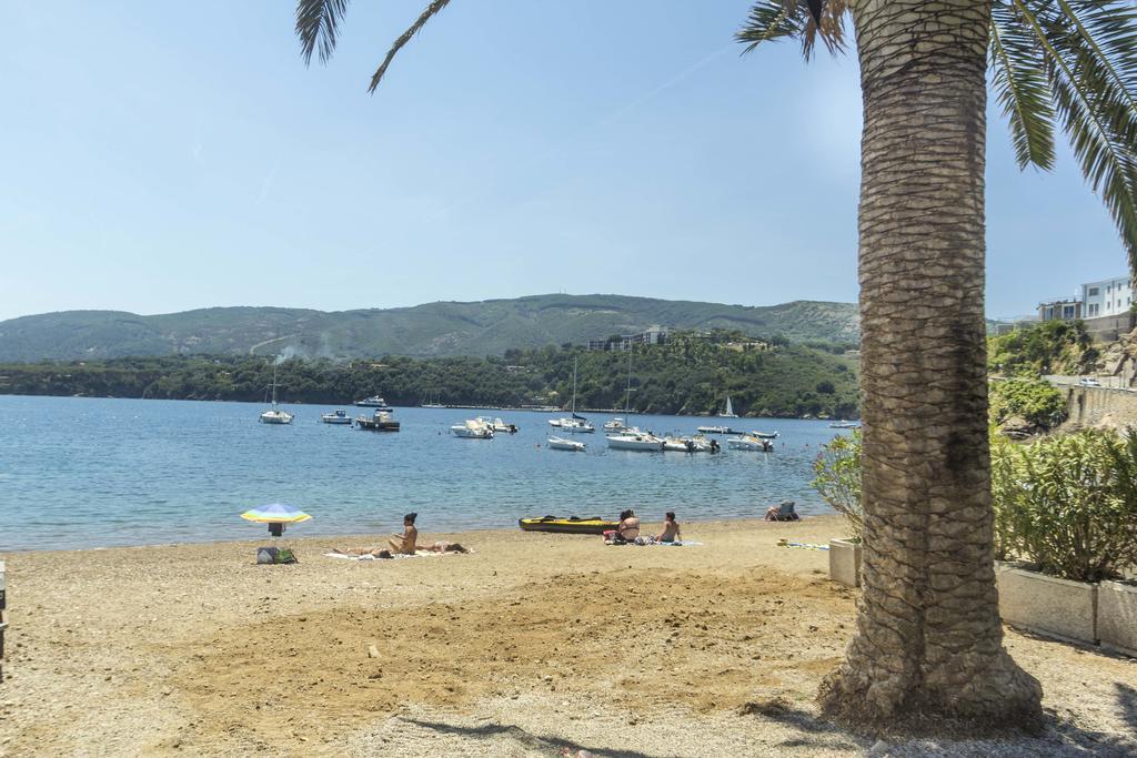 Il Porto Trilocale Nr.7 Διαμέρισμα Porto Azzurro Εξωτερικό φωτογραφία